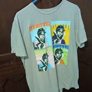 Old NAVY L shirt With ICE CUBE PICTURES
